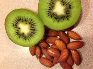 Kiwi-almonds